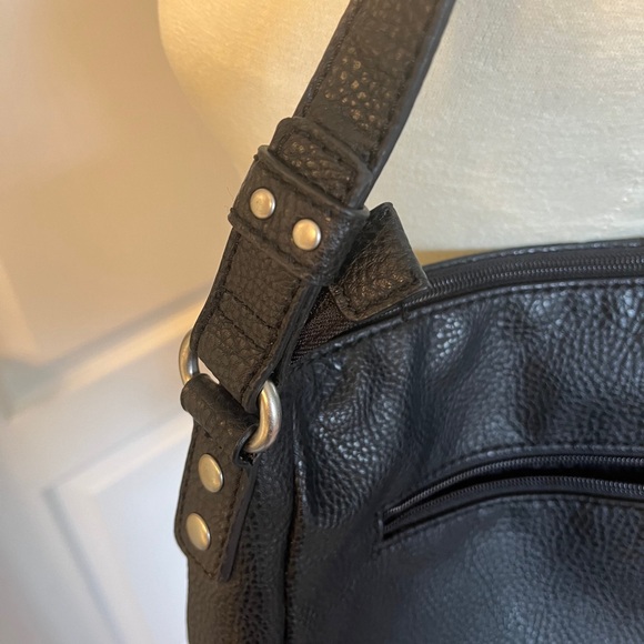 Women’s Relic Black Leather shoulder Purse - Picture 10 of 12